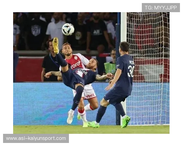 内马尔被队友曝光训练打卡“装睡”搞笑日常 内马尔被队友曝光训练打卡“装睡”搞笑日常